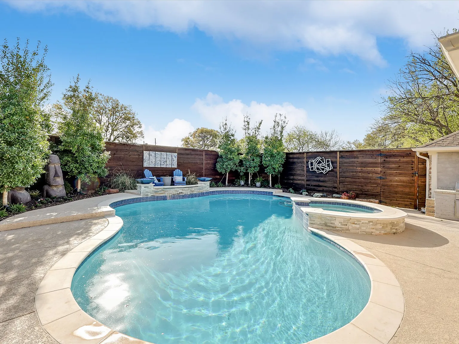 3 bed, 2368 sqft, $4,000 — Photo 3