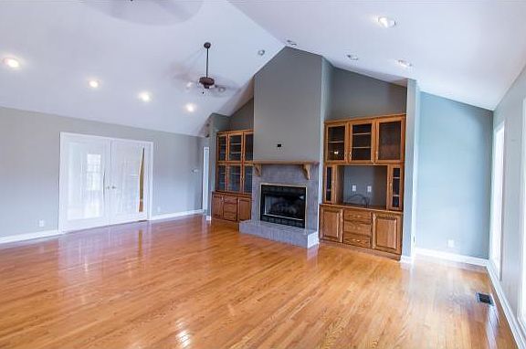 4th image of 452 Westfield Dr