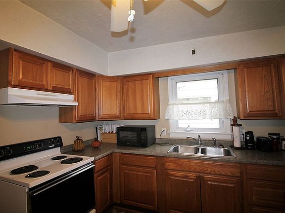 3rd image of 358 Walker St
