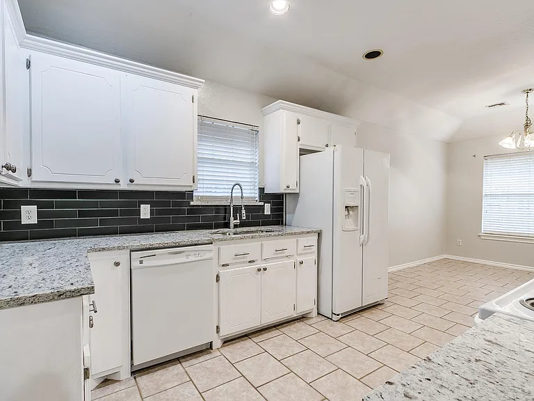 613 Katelyn Ln — Photo 6