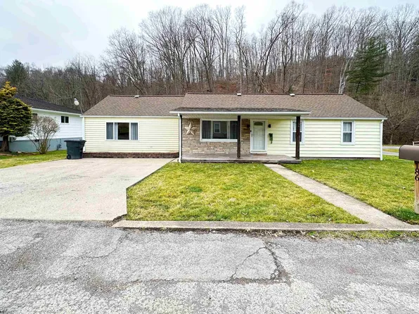 186 Valley St, Salem, WV 26426