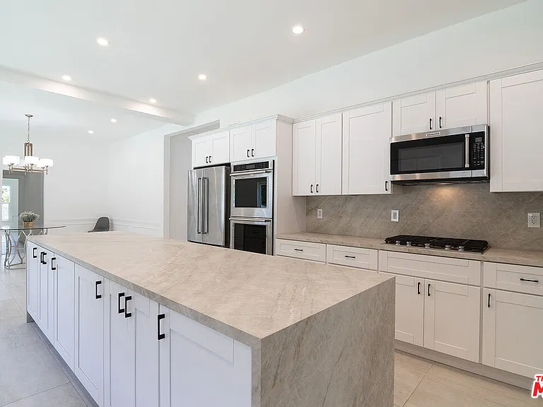 508 N Canon Dr — Photo 14