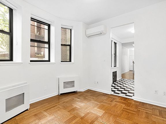 4th image of 5 E 63rd St #2B3B