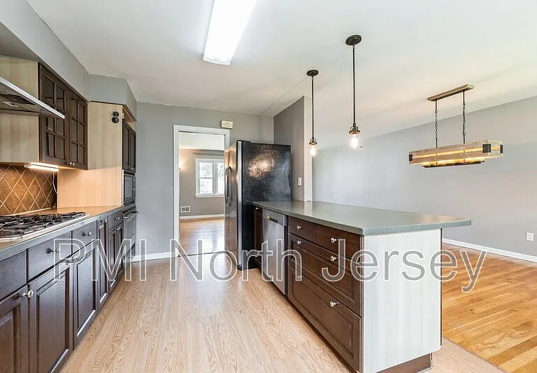 150 Pleasant Ave — Photo 9