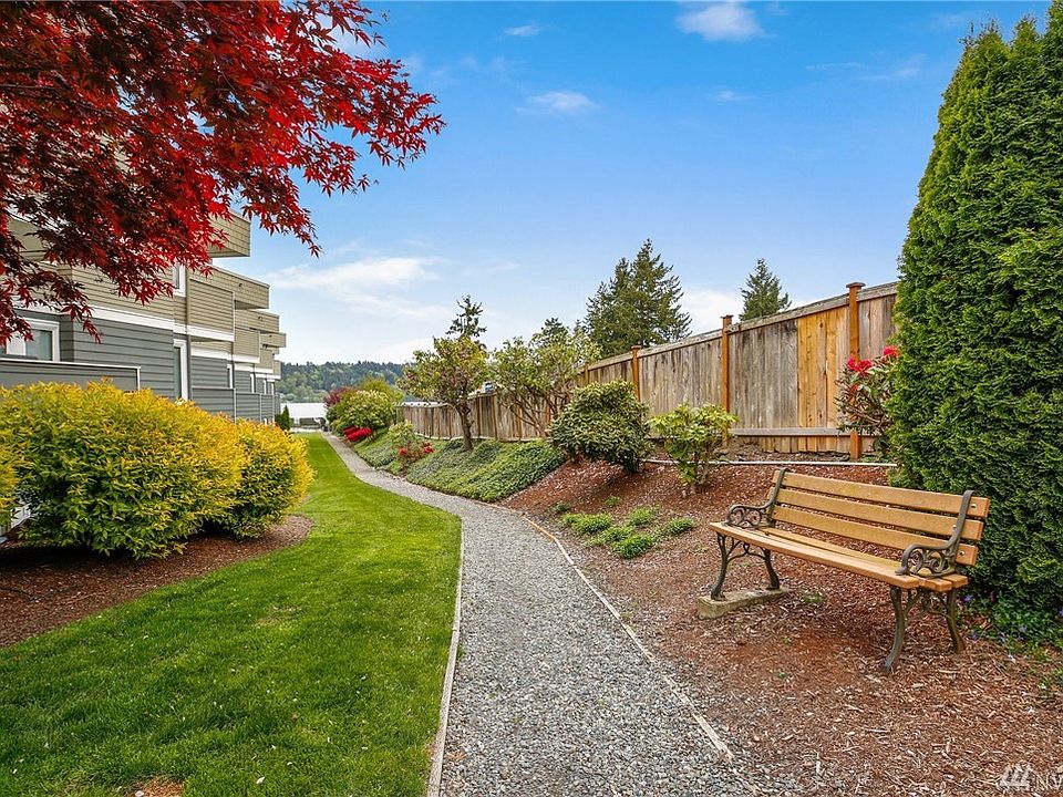 1st image of 4214 W Lake Sammamish Pkwy NE APT 104