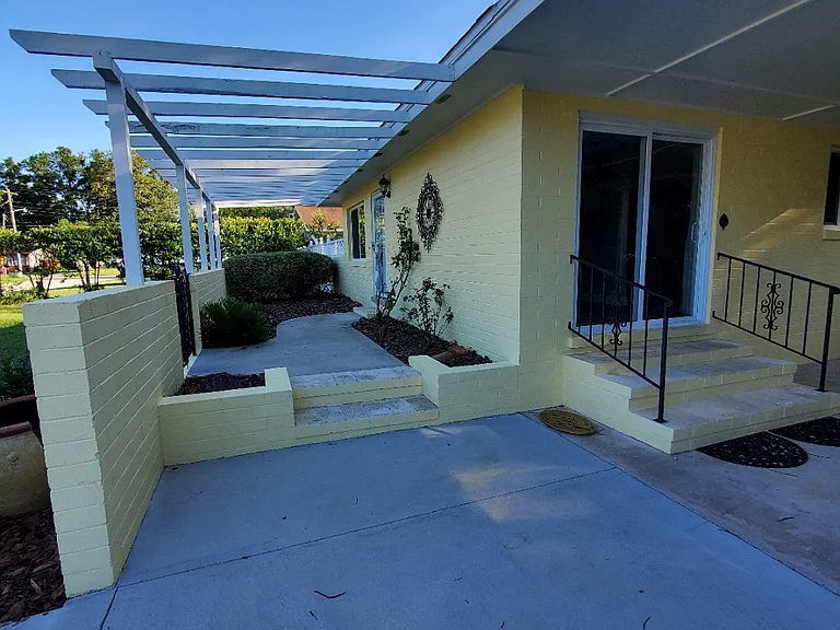 720 NE 17th Ct — Photo 6