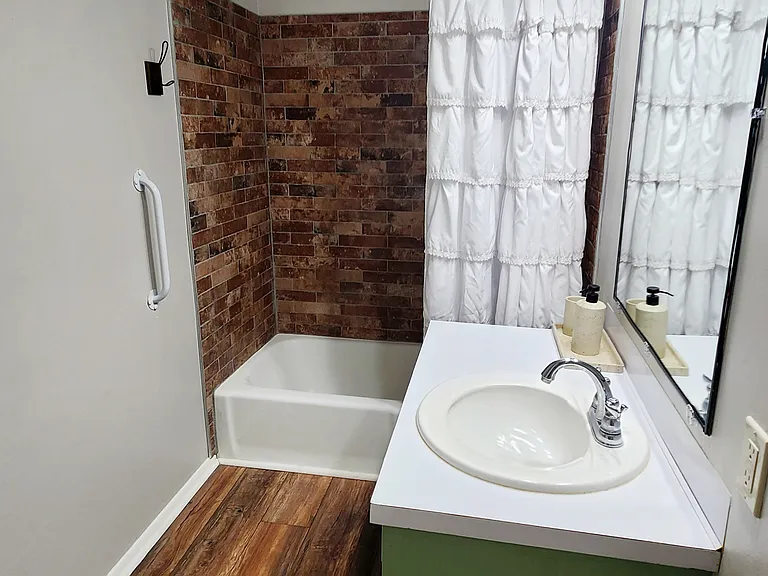 433 Bagdad Rd — Photo 7
