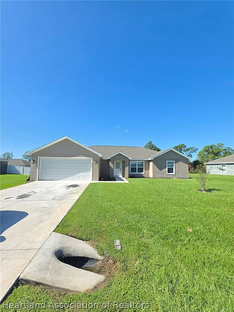 3 bed, 2.0 bath, 1795 sqft, $1,950 — Photo 1