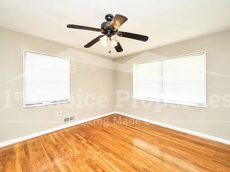 1708 Decatur Ave — Photo 9