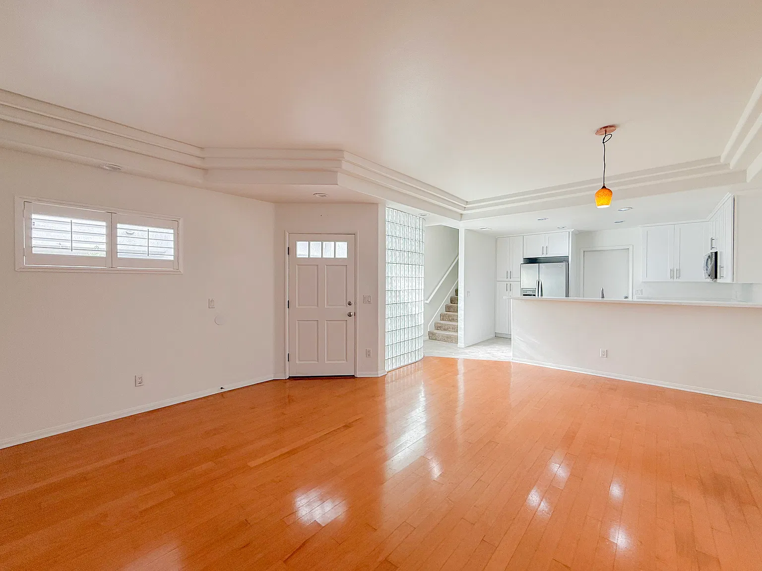 3 bed, 1488 sqft, $5,490 — Photo 2