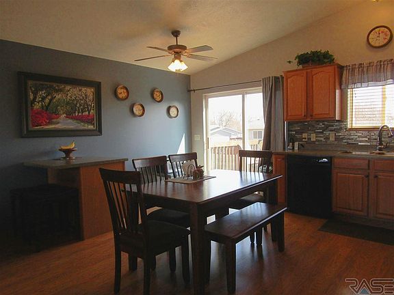 2nd image of 404 Tessa Ave