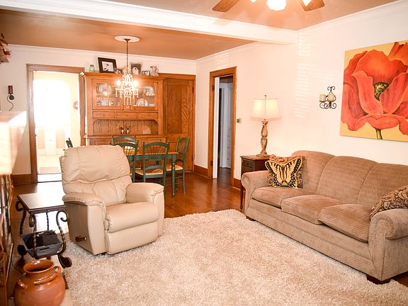 5th image of 720 W Eleanor Pl