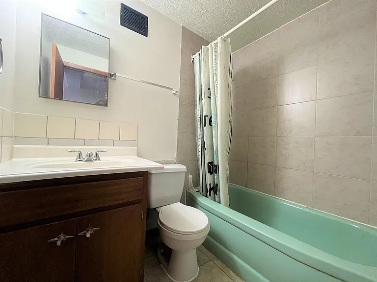 2249 Cornwall St — Photo 4