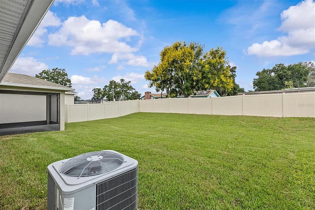 4 bed, 2.0 bath, 1701 sqft, $2,800 — Photo 2