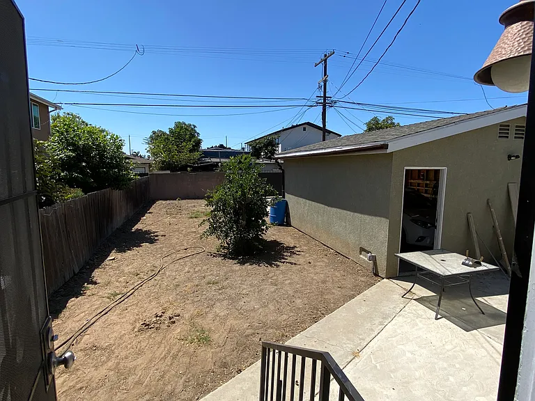 1030 E M St — Photo 31
