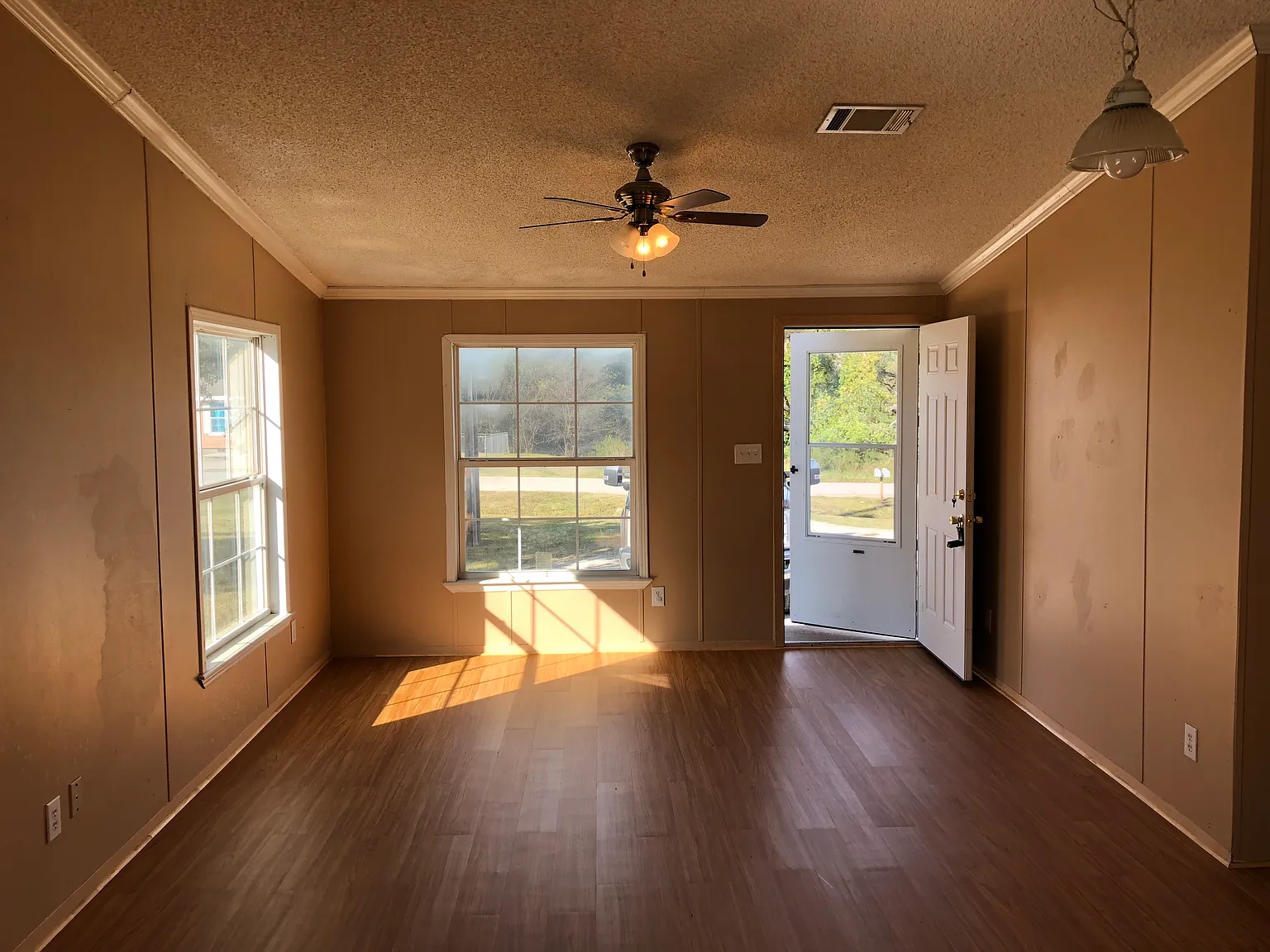 3 bed, 1050 sqft, $1,300 — Photo 4