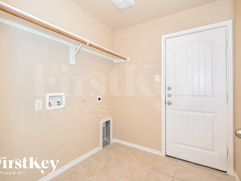 961 Corbitt Ln — Photo 16
