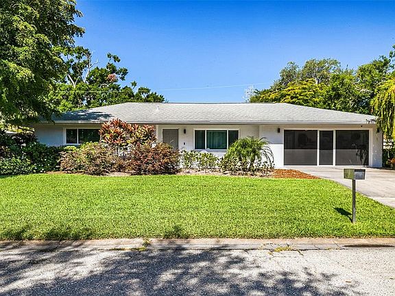 2nd image of 2747 Jefferson Cir