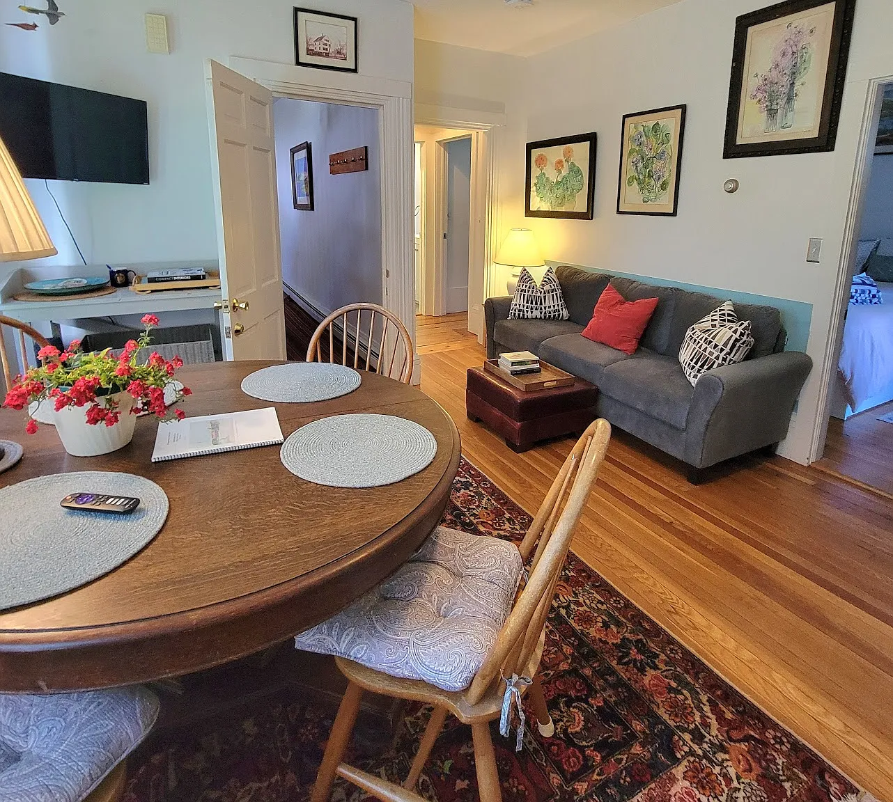 2 bed, 700 sqft, $2,100 — Photo 2