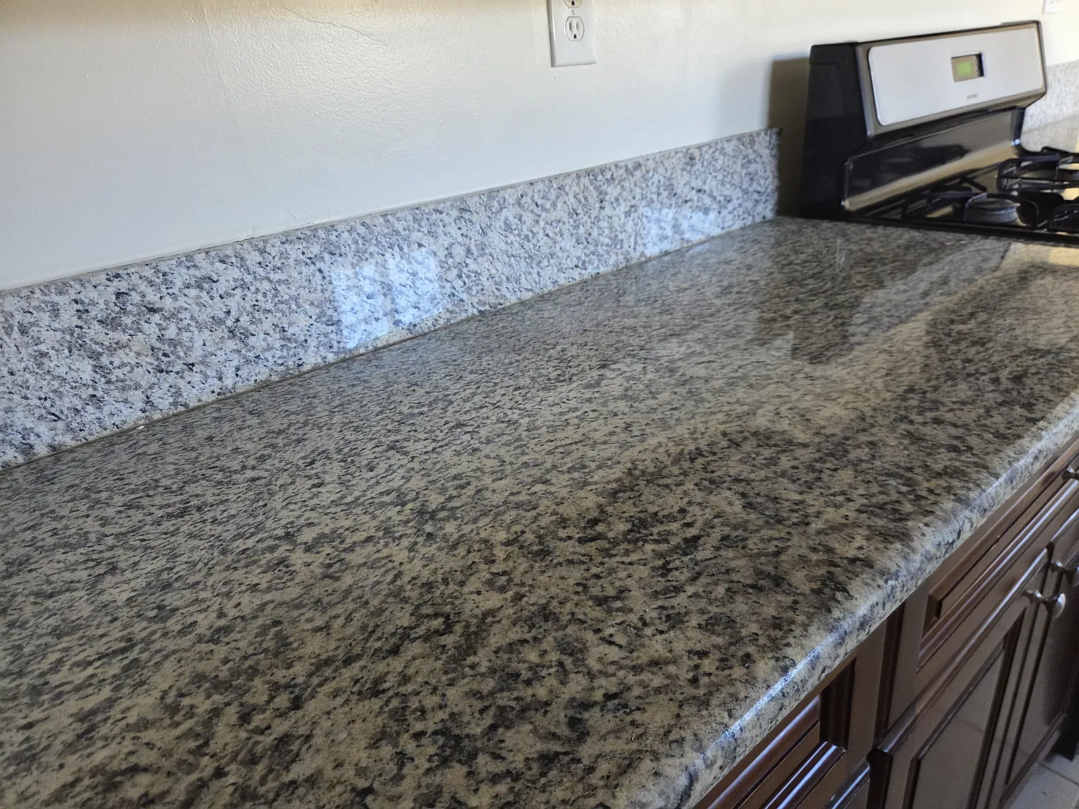 2 bed, 875 sqft, $2,400 — Photo 3