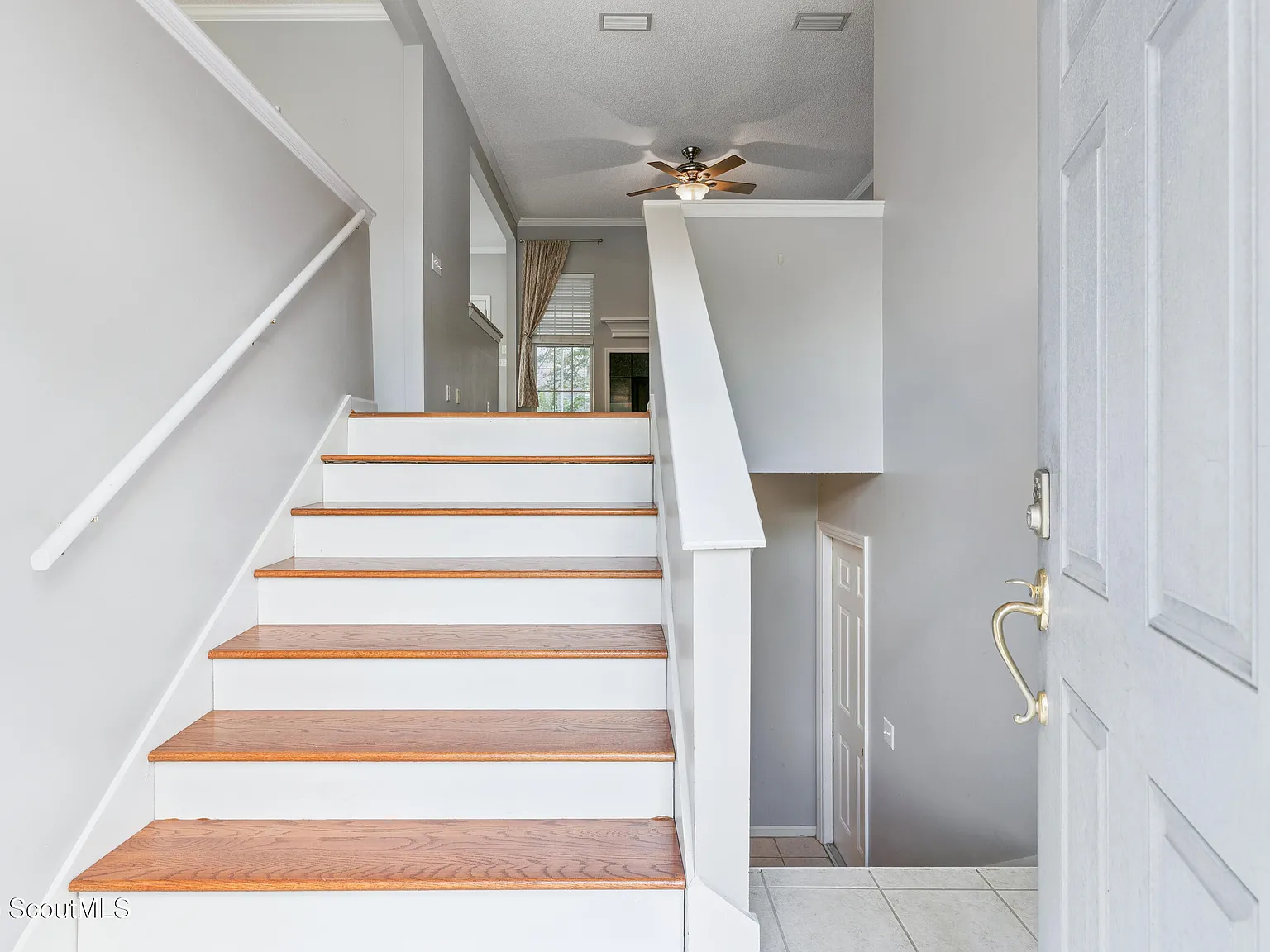 4 bed, 3.0 bath, 2086 sqft, $3,800 — Photo 2