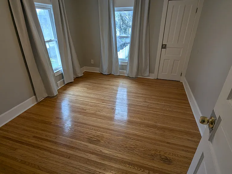 619 Sawyer St — Photo 9