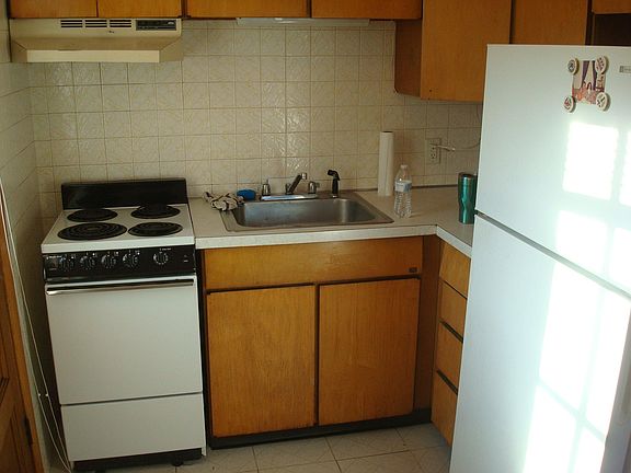 3rd image of 10 Woodbury Ave