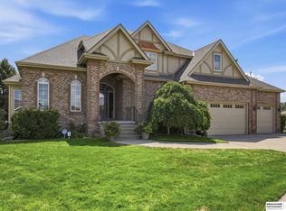 4803 Lakeside Cir, Papillion, NE 68133