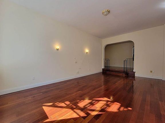 5th image of 310 E 74th St #6Z