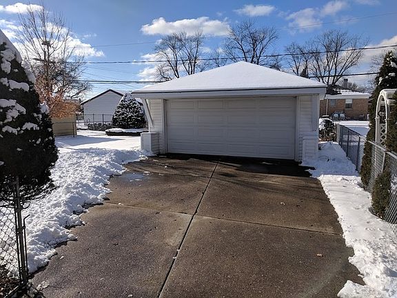3rd image of 1824 Kensington Ave