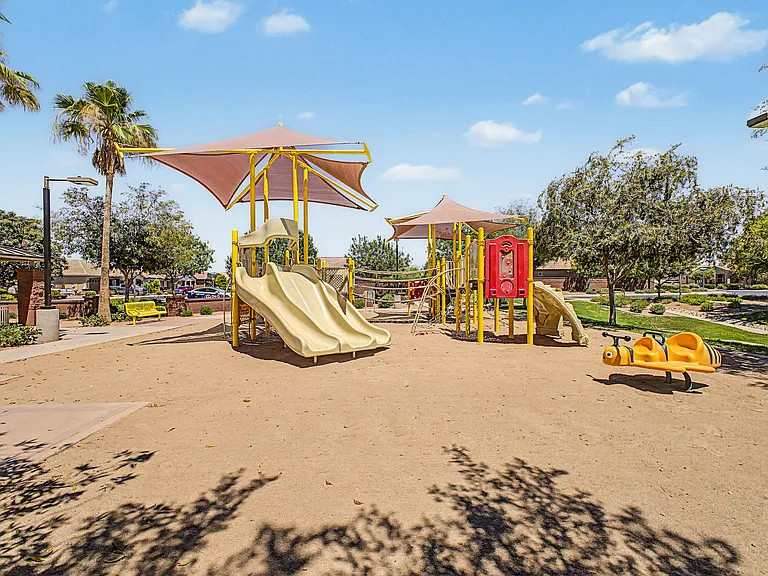 1360 W Joshua Tree Ave — Photo 37