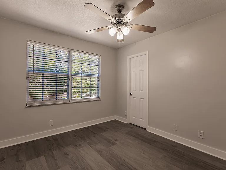 6292 NW 40th Ave — Photo 30