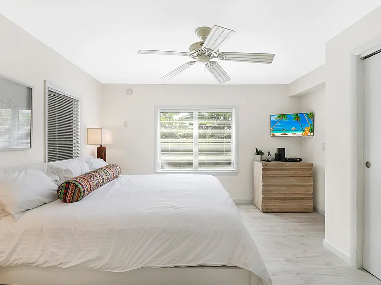 53 Barry Ave — Photo 10