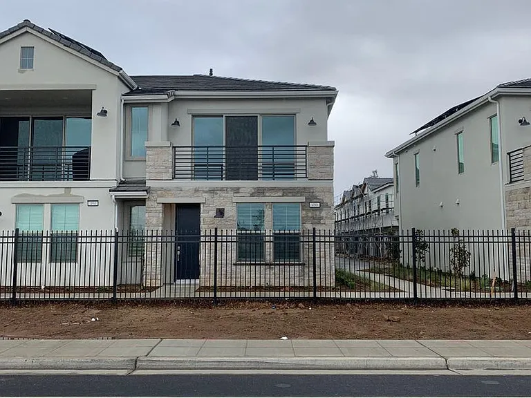 490 W Mahogany Ln — Photo 36