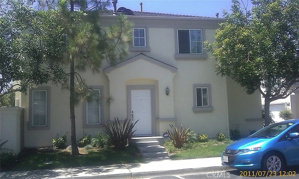 3 bed, 2.5 bath, 1553 sqft, $3,800 — Photo 1