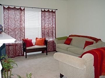 Large Family Room w/gas fireplace