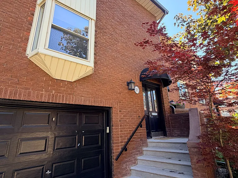 21 Red Maple Ct — Photo 2