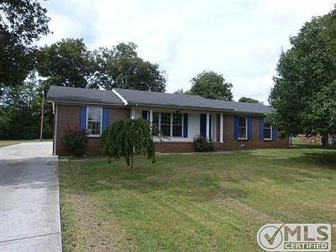 2nd image of 1203 Fairfield Pike