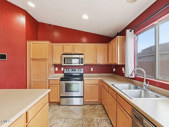 3rd image of 2041 N THUNDERBIRD Avenue
