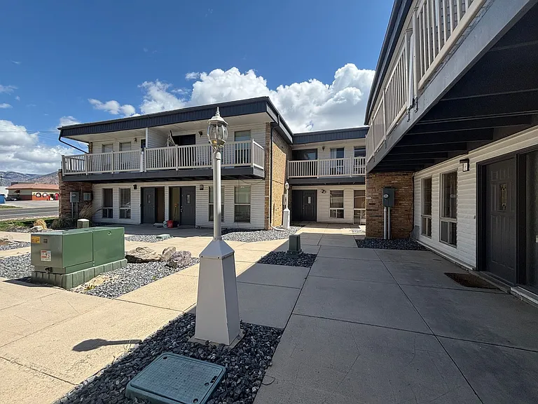 1165 Edgewood Dr — Photo 8