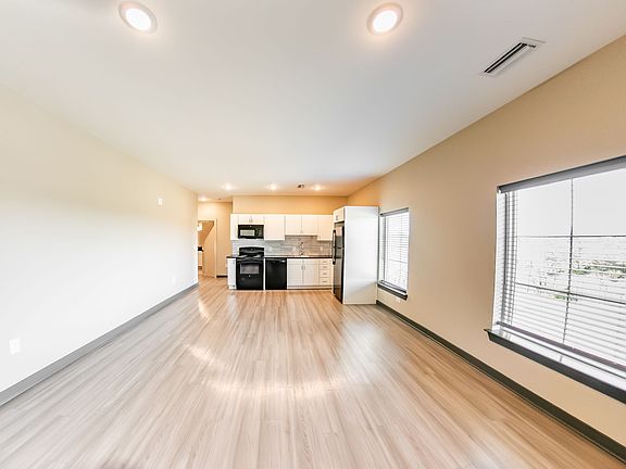 3rd image of 645 N Front St #317
