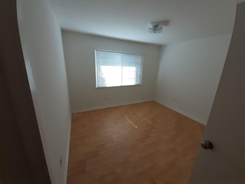 1st image of 23450 Gilmore St