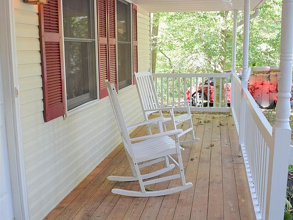4th image of 42871 Hart Ct