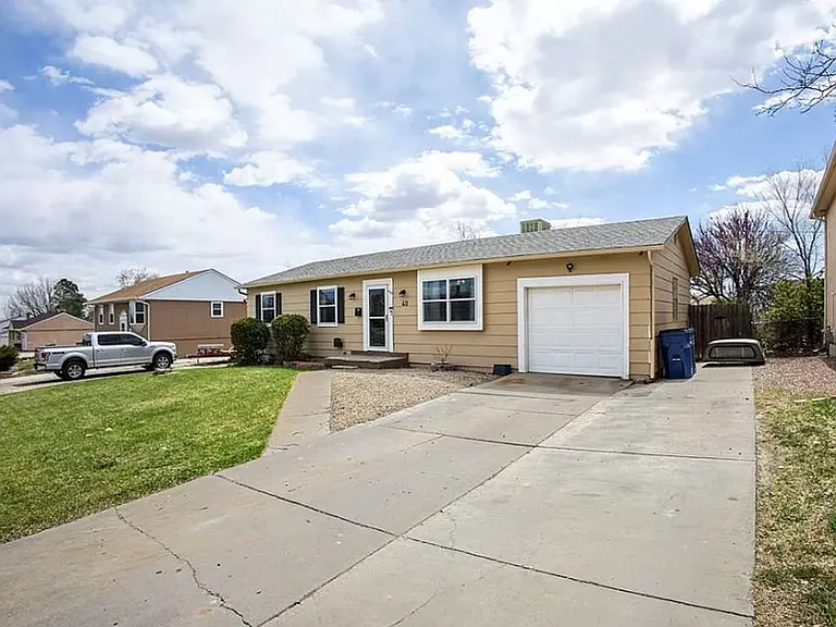 40 Massari Rd — Photo 3