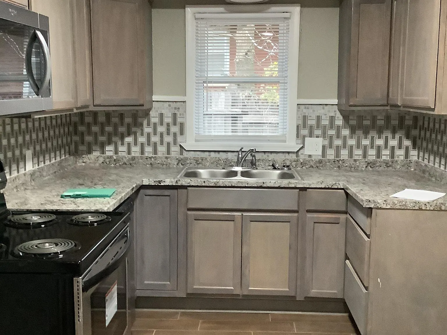 3 bed, 955 sqft, $1,100 — Photo 2