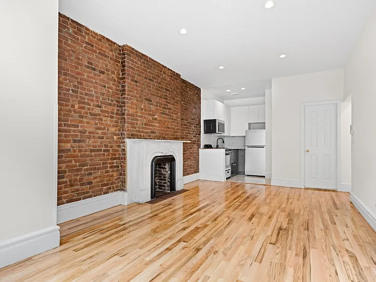151 E 82nd St #3B — Photo 4
