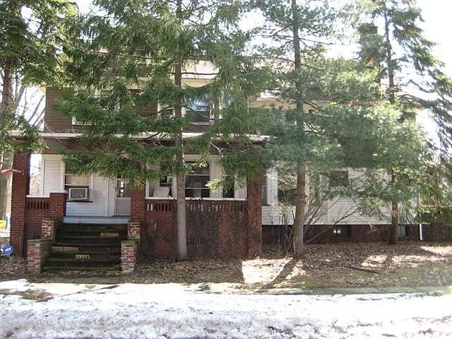 1715 Lee Rd photo 1