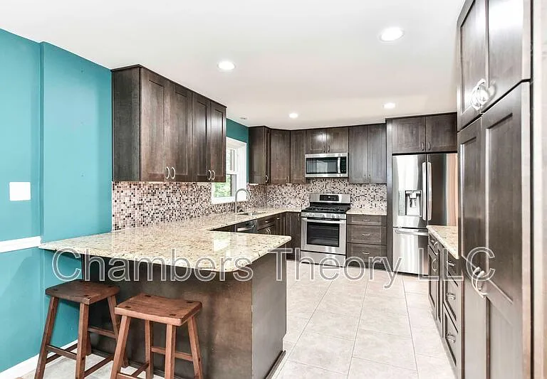 9205 Hamilton Dr — Photo 10