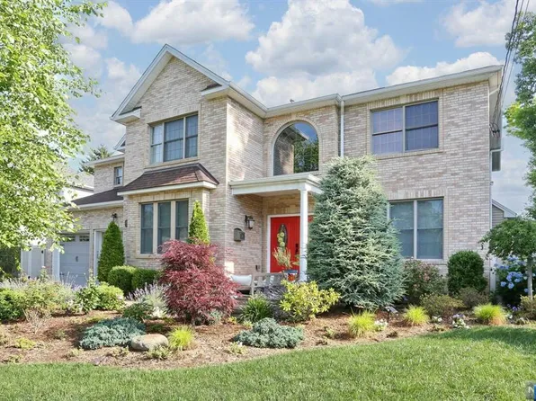 60 Orchard Ave, Emerson, NJ 07630
