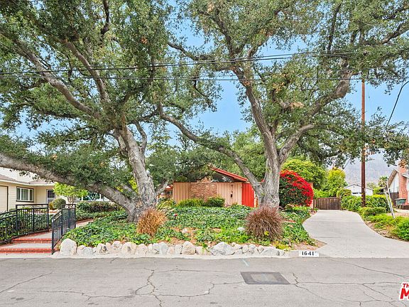 3rd image of 1641 Morada Pl